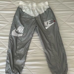 NIKE WOMEN’S WINDBREAKER JOGGERS